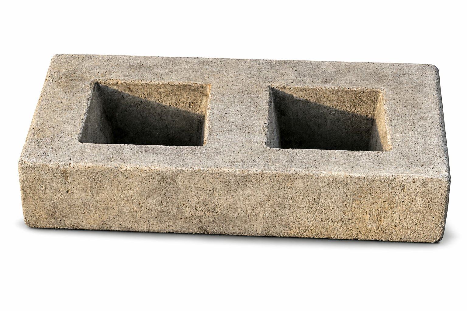 Betonnen biels, een blok met twee gaten